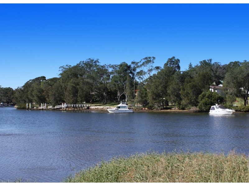 606 Henry Lawson Drive, East Hills NSW 2213