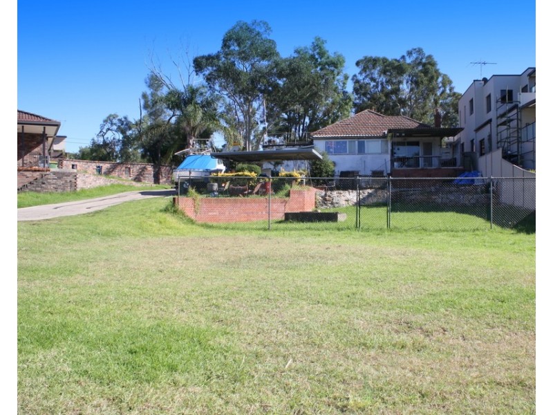 606 Henry Lawson Drive, East Hills NSW 2213