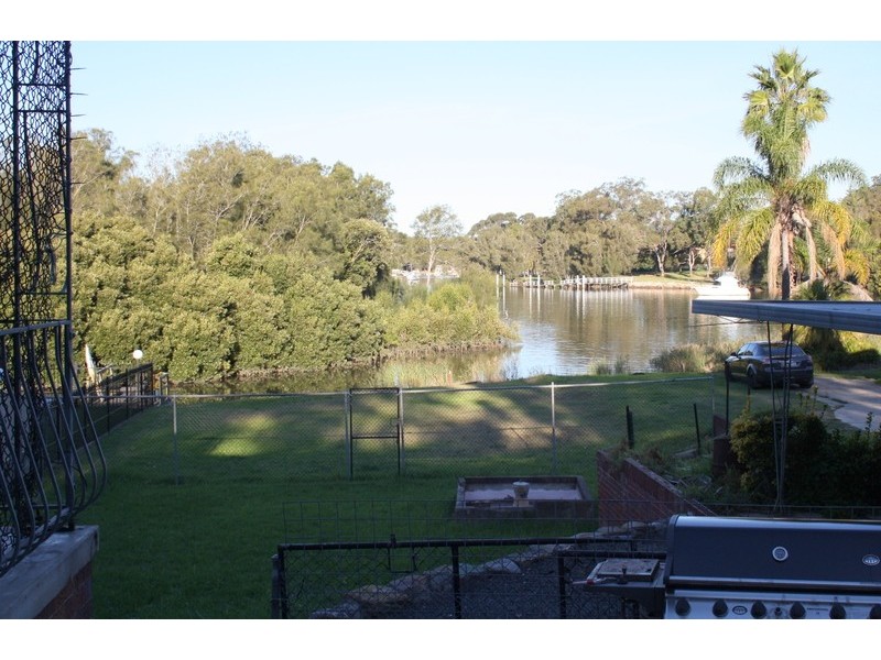 606 Henry Lawson Drive, East Hills NSW 2213