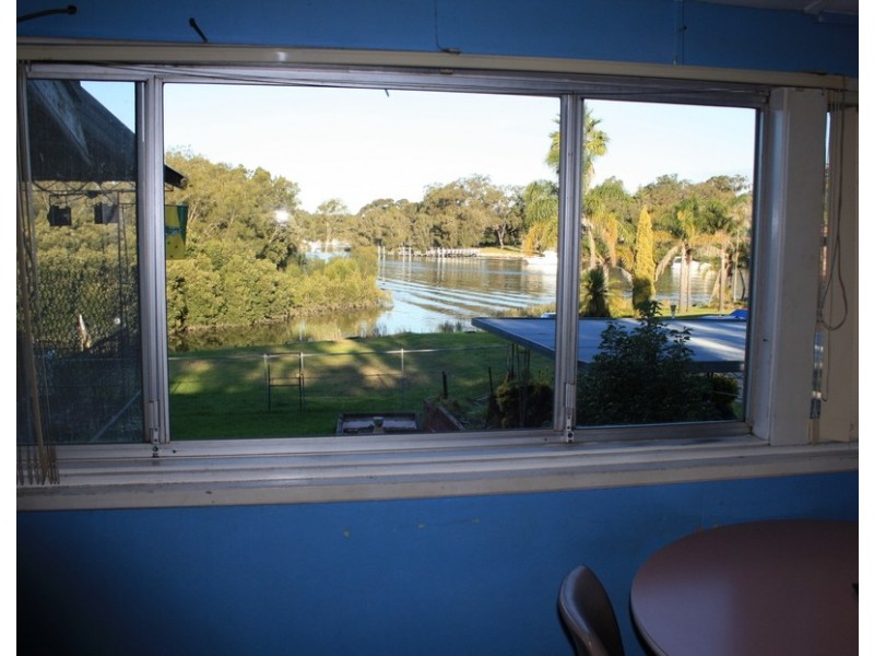 606 Henry Lawson Drive, East Hills NSW 2213