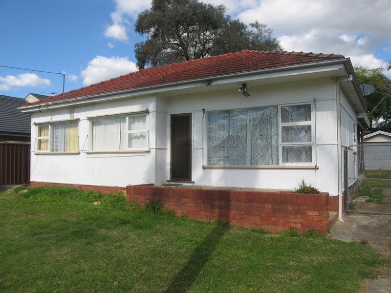 18 Taloma Street, Picnic Point NSW 2213