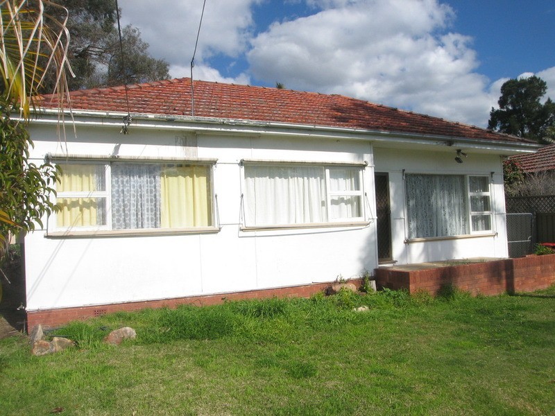 18 Taloma Street, Picnic Point NSW 2213