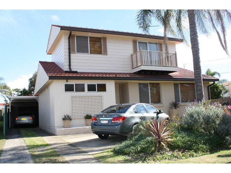 8 Claverdon Avenue, Picnic Point NSW 2213