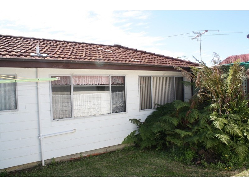 8 Claverdon Avenue, Picnic Point NSW 2213