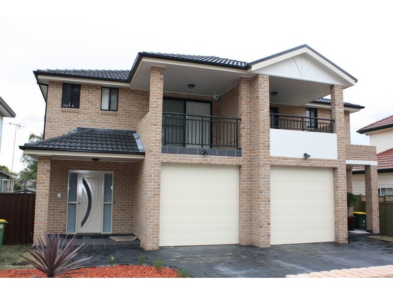 4 Penrose Avenue, East Hills NSW 2213