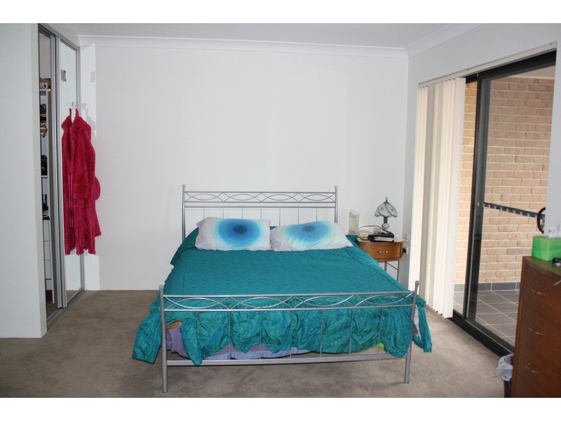 4 Penrose Avenue, East Hills NSW 2213