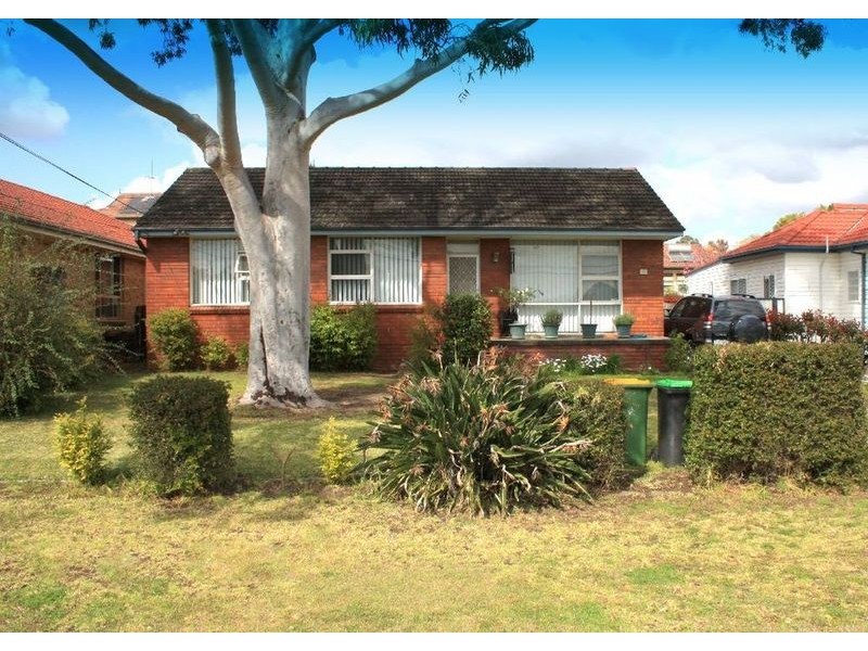 26 Taloma Street, Picnic Point NSW 2213