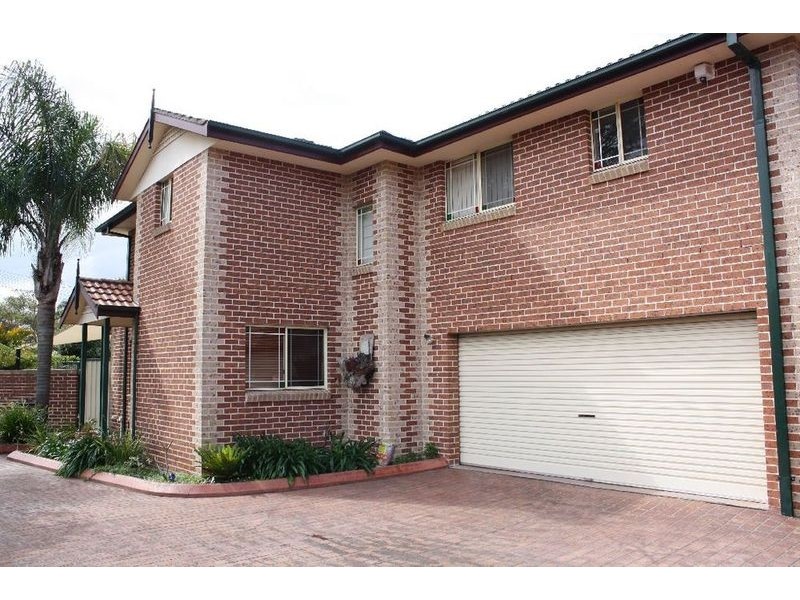 1/23 Parkview Avenue, Picnic Point NSW 2213