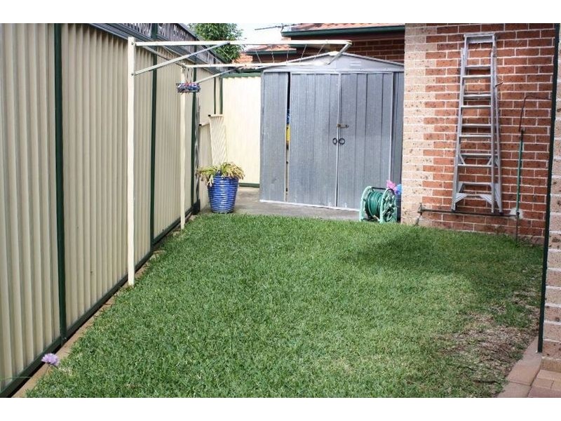 1/23 Parkview Avenue, Picnic Point NSW 2213