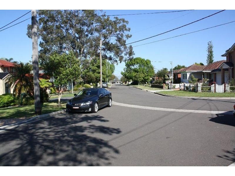 1/23 Parkview Avenue, Picnic Point NSW 2213