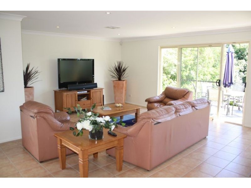 16 Burns Road, Picnic Point NSW 2213