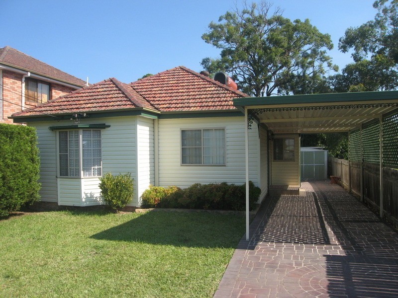 13 Maclaurin Avenue, East Hills NSW 2213