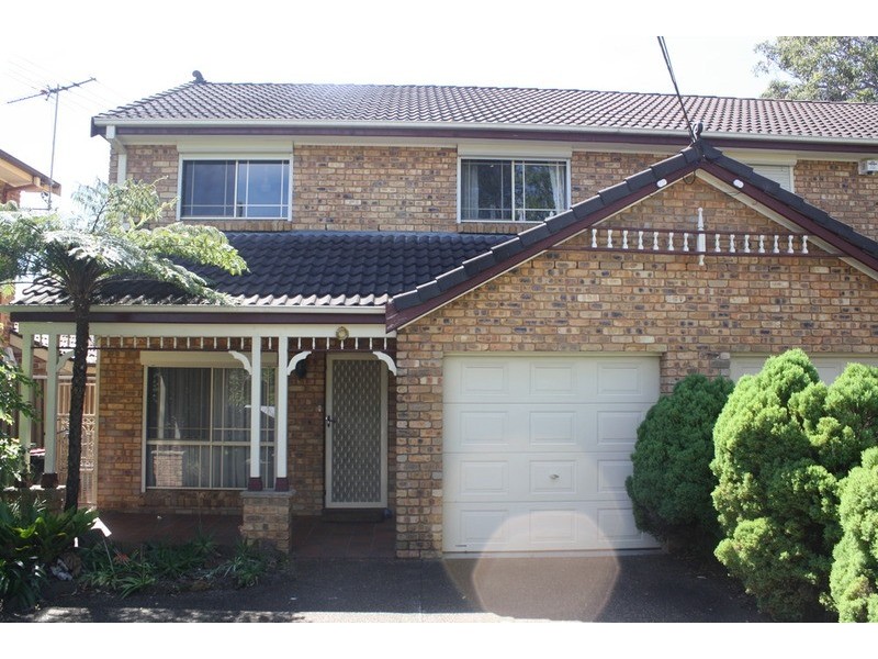 829 Henry Lawson Drive, Picnic Point NSW 2213