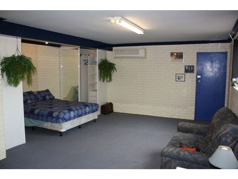 10 Phyllis Avenue, Picnic Point NSW 2213