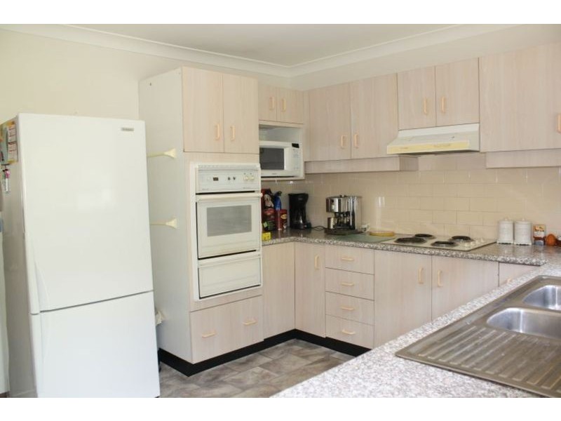 2/10 Forrest Road, East Hills NSW 2213