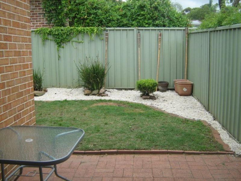 2/10 Forrest Road, East Hills NSW 2213