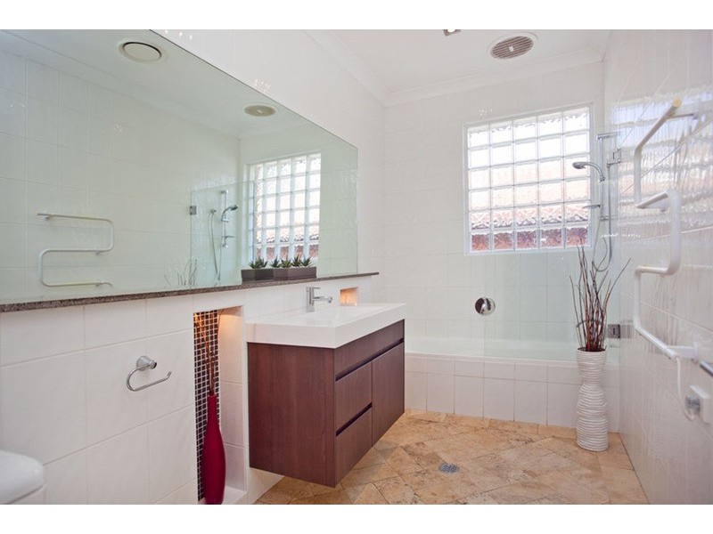 124 Picnic Point Road, Picnic Point NSW 2213