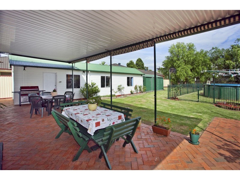 17 Broe Avenue, East Hills NSW 2213