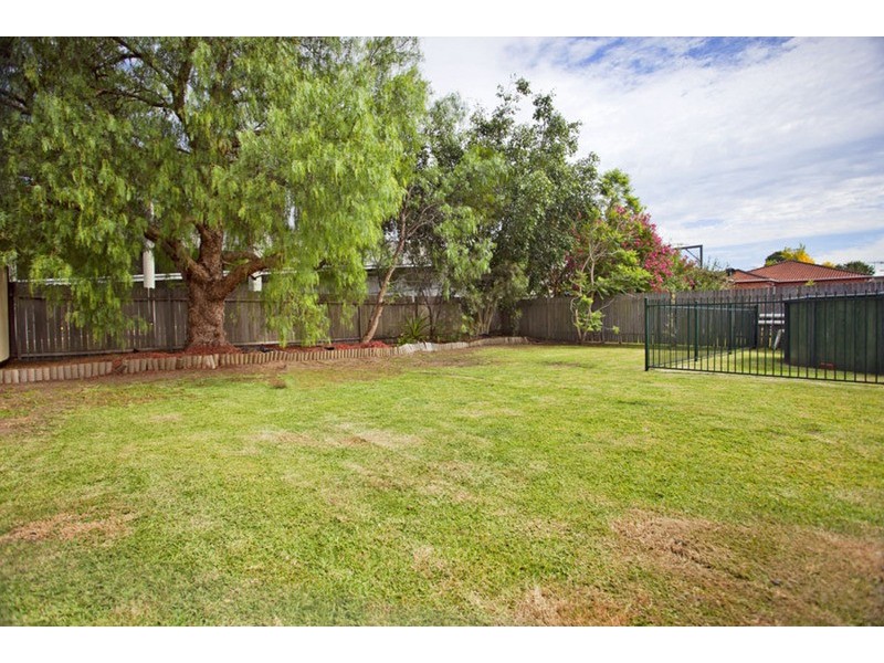 17 Broe Avenue, East Hills NSW 2213