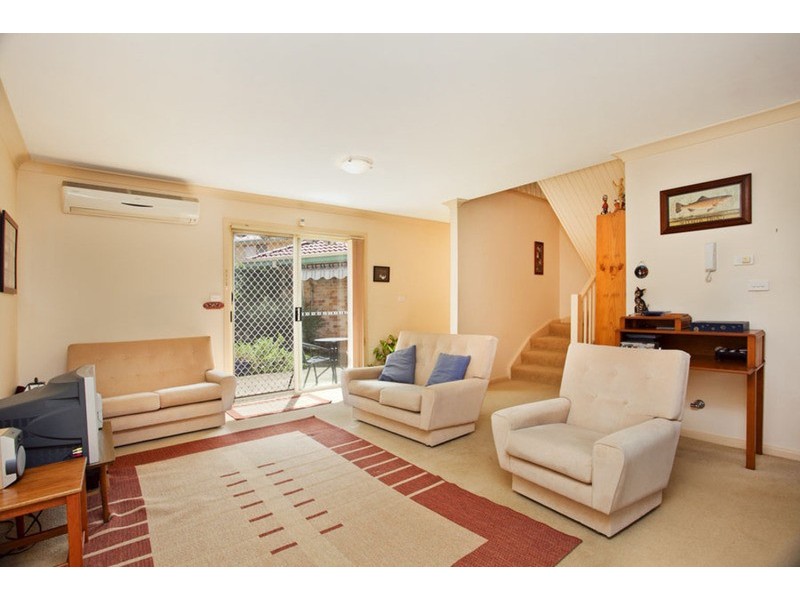 8/6 Lehn Road, East Hills NSW 2213