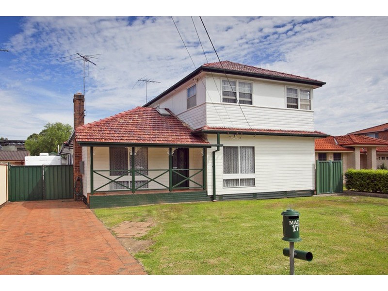 17 Broe Avenue, East Hills NSW 2213