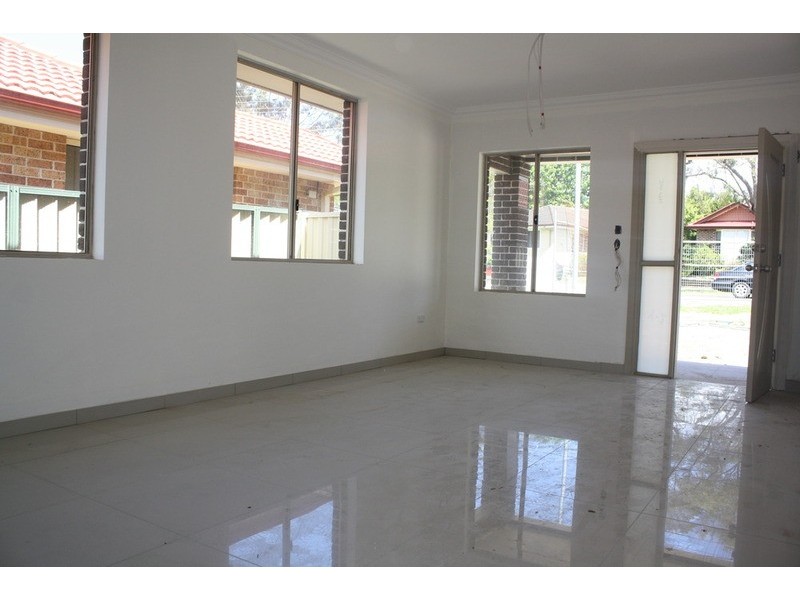 11a Matthews Avenue, East Hills NSW 2213