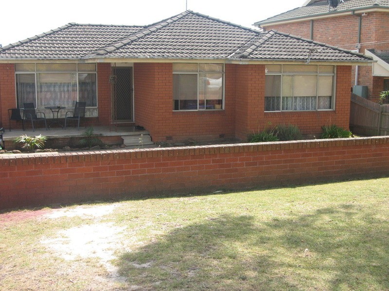 8 Dickenson Street, Panania NSW 2213