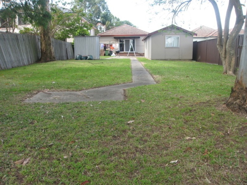 3 Maclaurin Avenue, East Hills NSW 2213