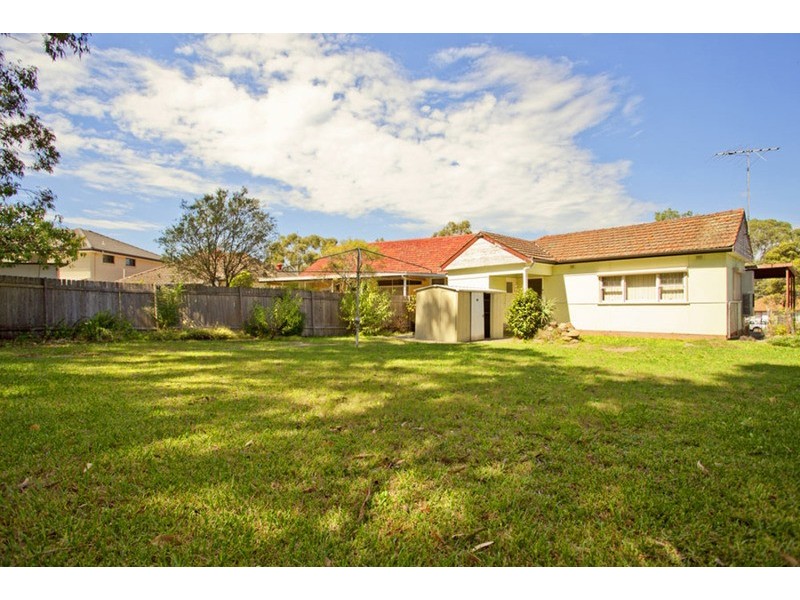 653 Henry Lawson Drive, East Hills NSW 2213