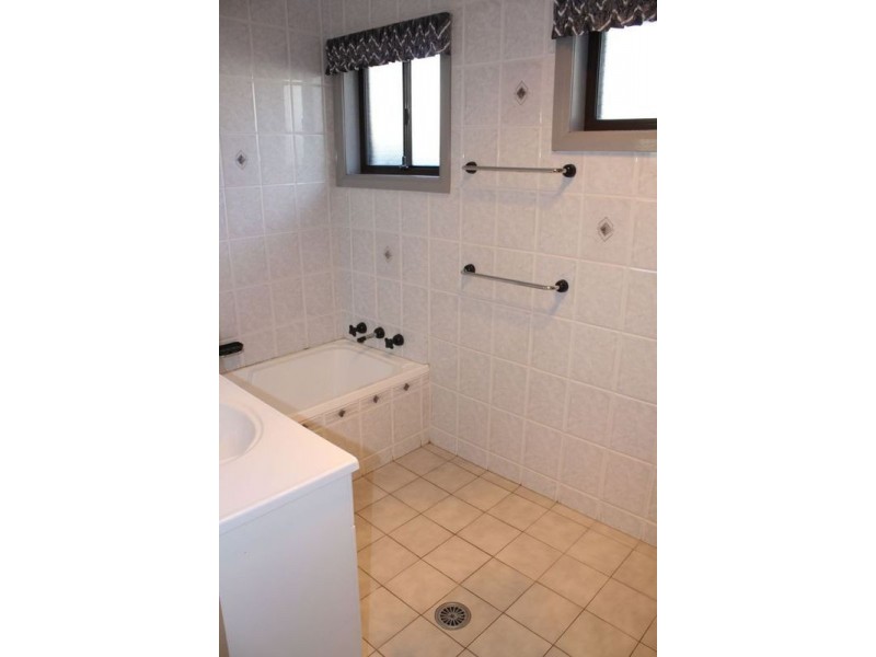 35 Fromelles Avenue, Milperra NSW 2214