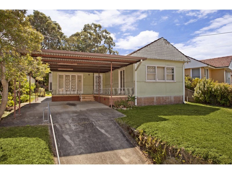 653 Henry Lawson Drive, East Hills NSW 2213