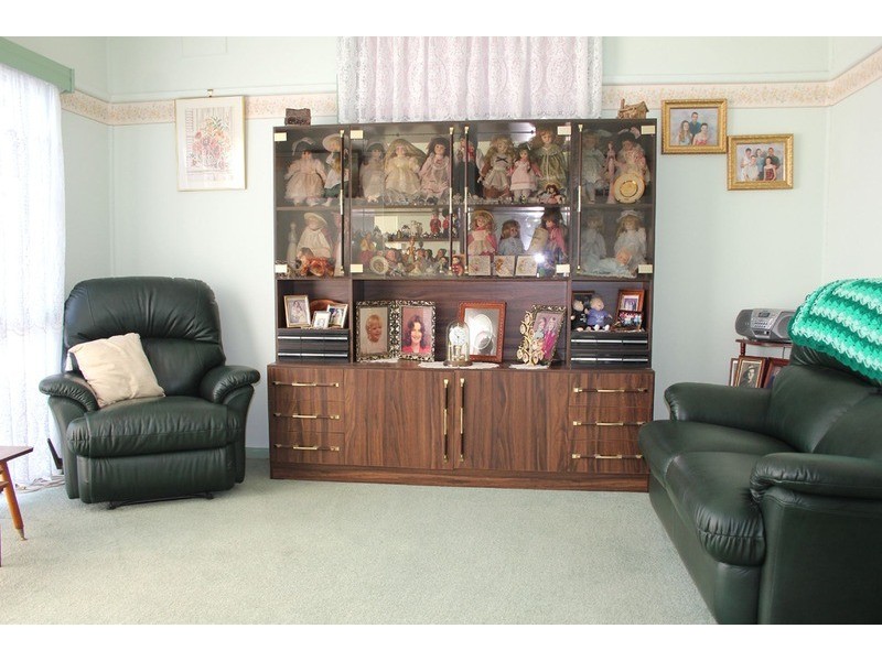 18 Kelvin Parade, Picnic Point NSW 2213