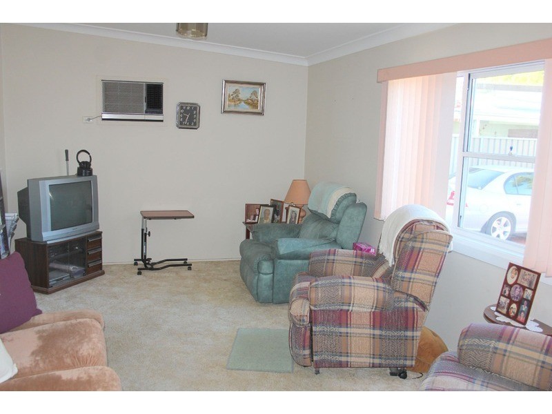 18 Kelvin Parade, Picnic Point NSW 2213