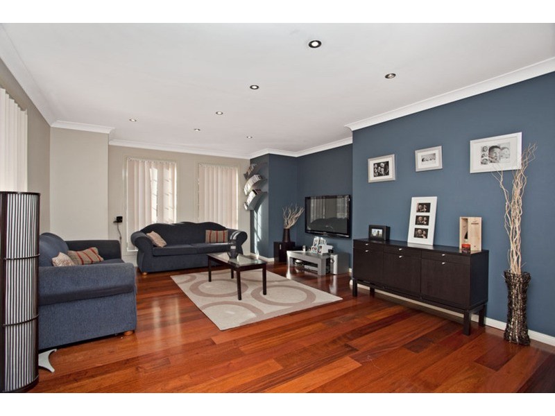 2/32 Claremont Court, Wattle Grove NSW 2173