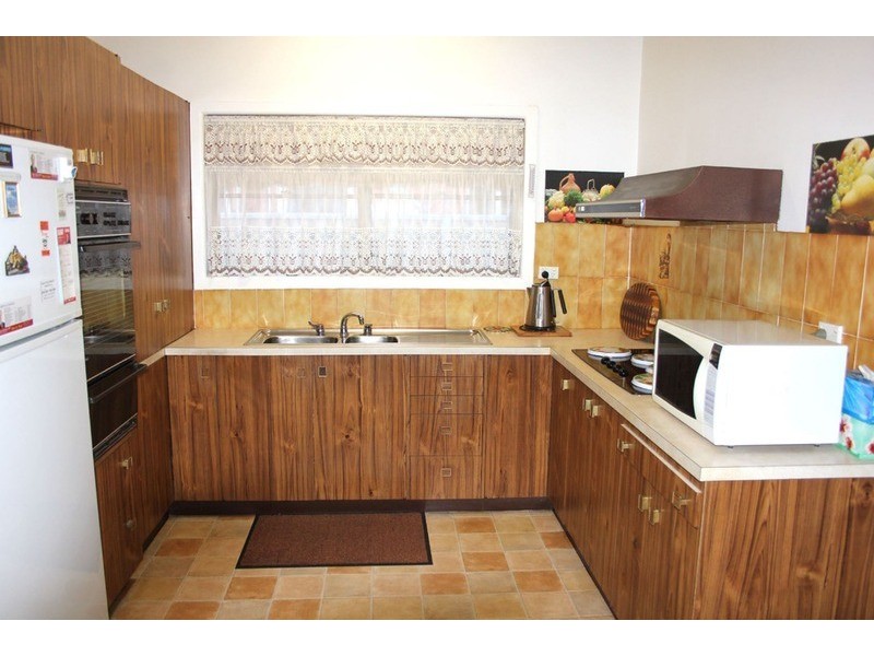 18 Kelvin Parade, Picnic Point NSW 2213