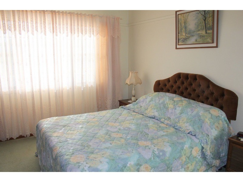 18 Kelvin Parade, Picnic Point NSW 2213