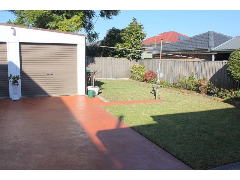 18 Kelvin Parade, Picnic Point NSW 2213