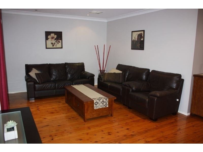 25 Sylvan Grove, Picnic Point NSW 2213