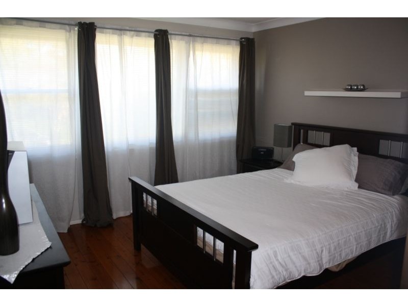 25 Sylvan Grove, Picnic Point NSW 2213