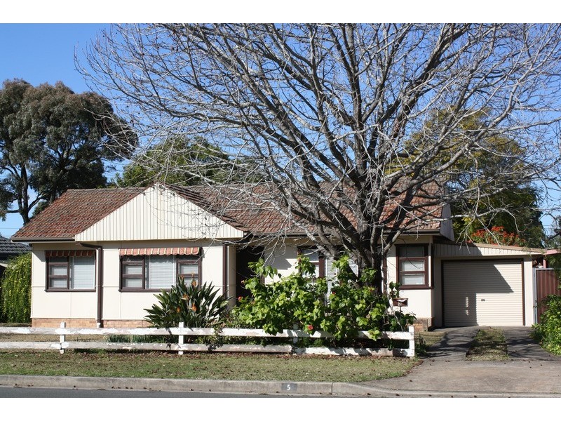 5 Park Road, East Hills NSW 2213