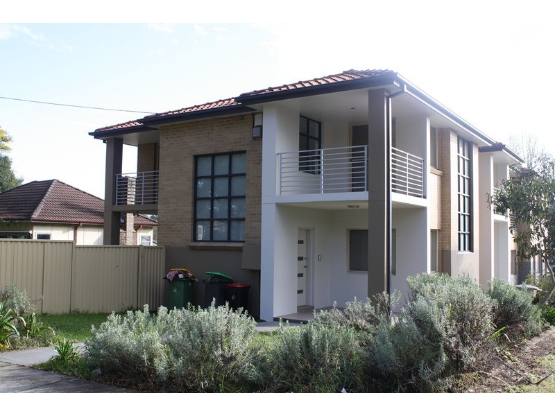 8 Enright Avenue, East Hills NSW 2213