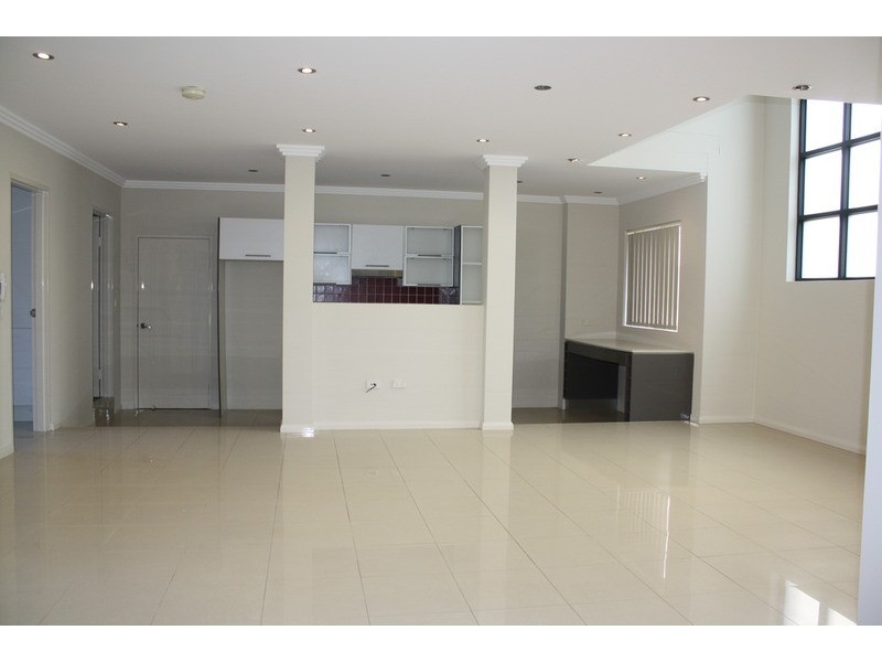 8 Enright Avenue, East Hills NSW 2213