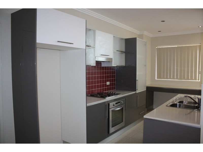 8 Enright Avenue, East Hills NSW 2213