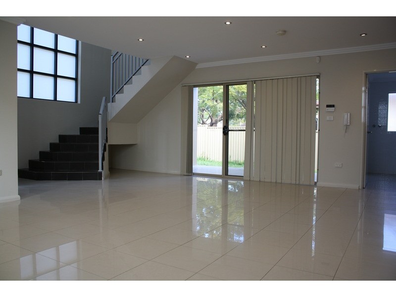 8 Enright Avenue, East Hills NSW 2213