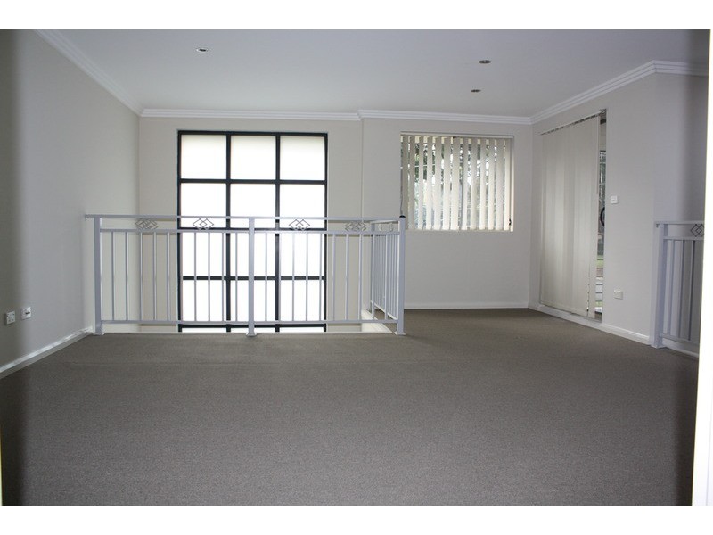 8 Enright Avenue, East Hills NSW 2213