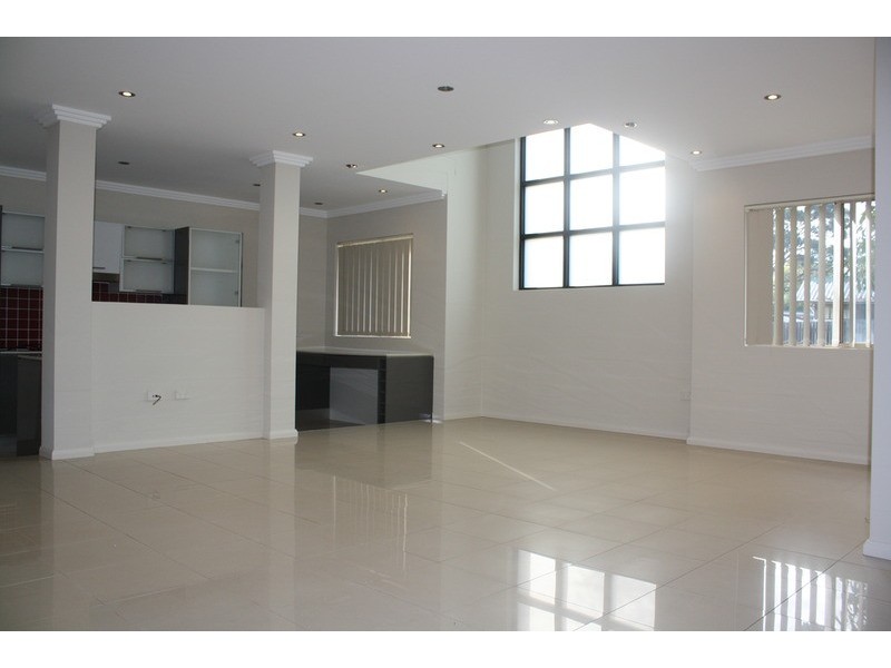 8 Enright Avenue, East Hills NSW 2213