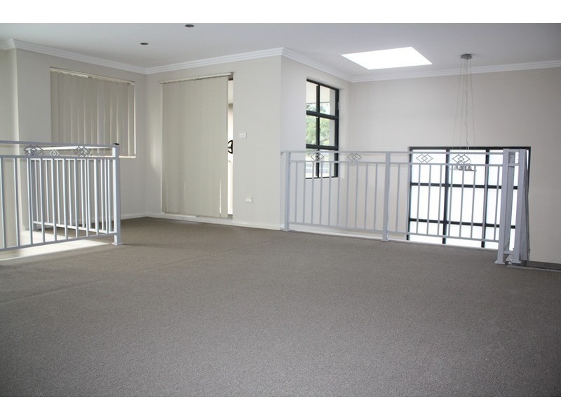 8 Enright Avenue, East Hills NSW 2213