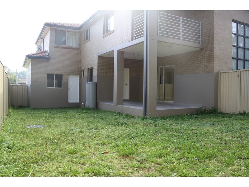 8 Enright Avenue, East Hills NSW 2213