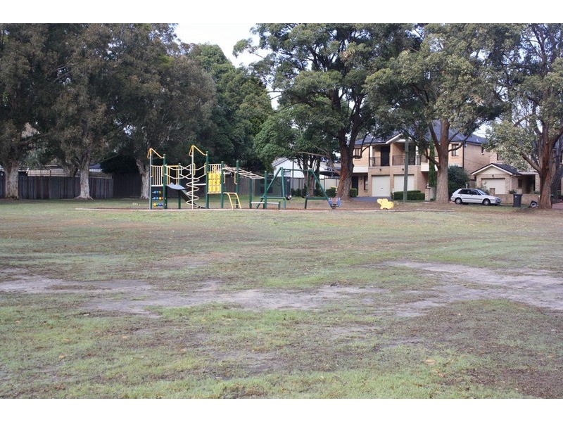 8 Enright Avenue, East Hills NSW 2213