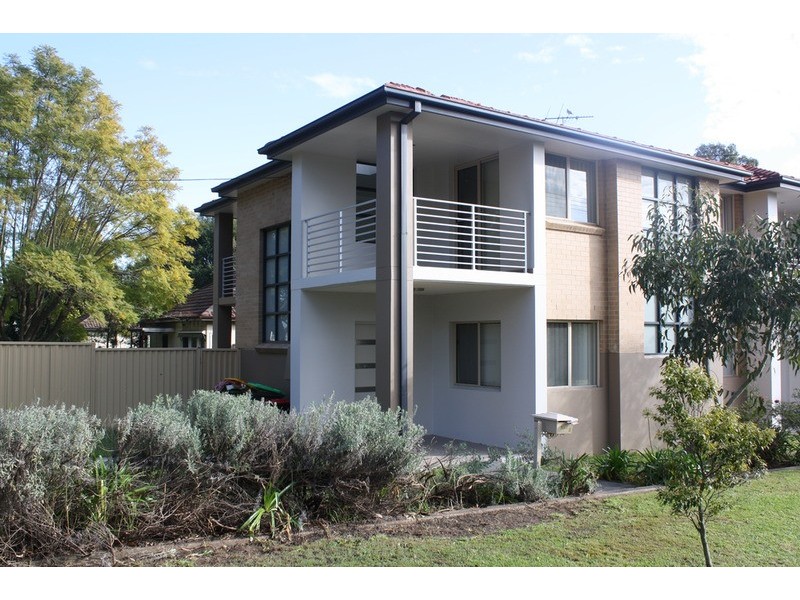 8 Enright Avenue, East Hills NSW 2213